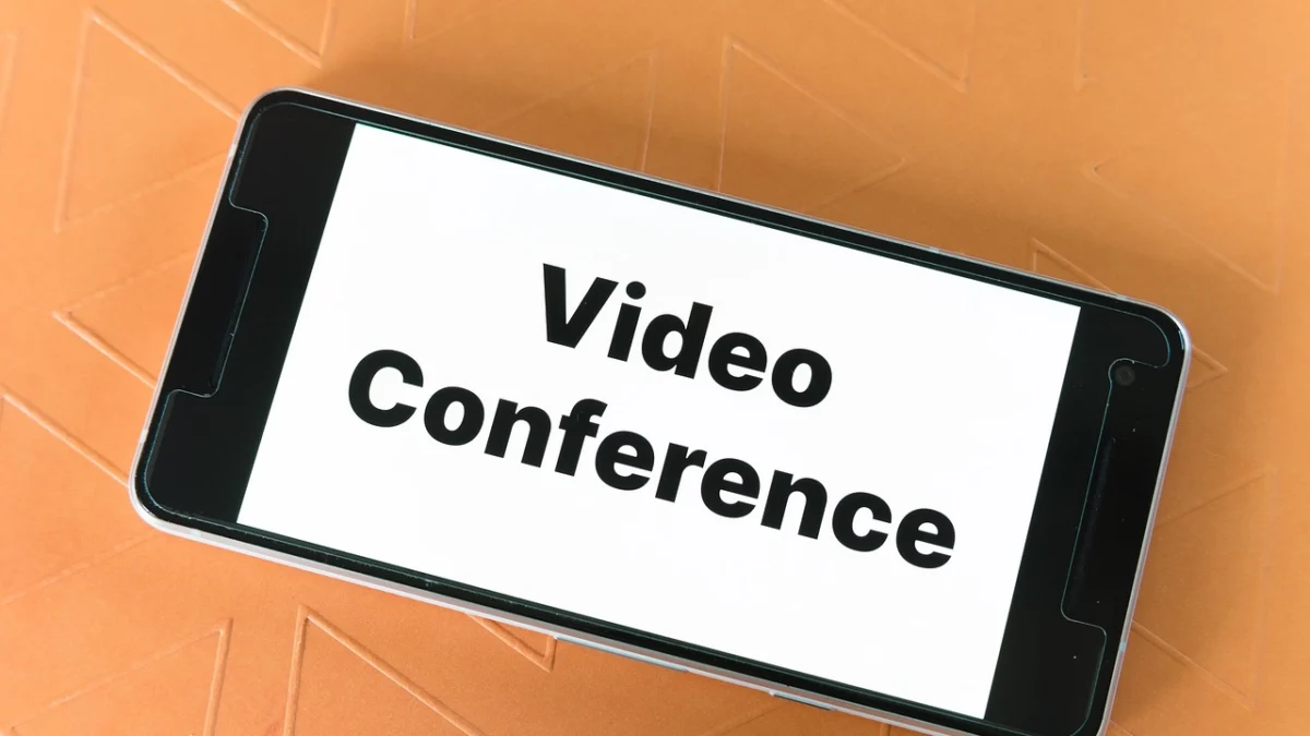 Cómo hacer videollamadas grupales con varios familiares a la vez